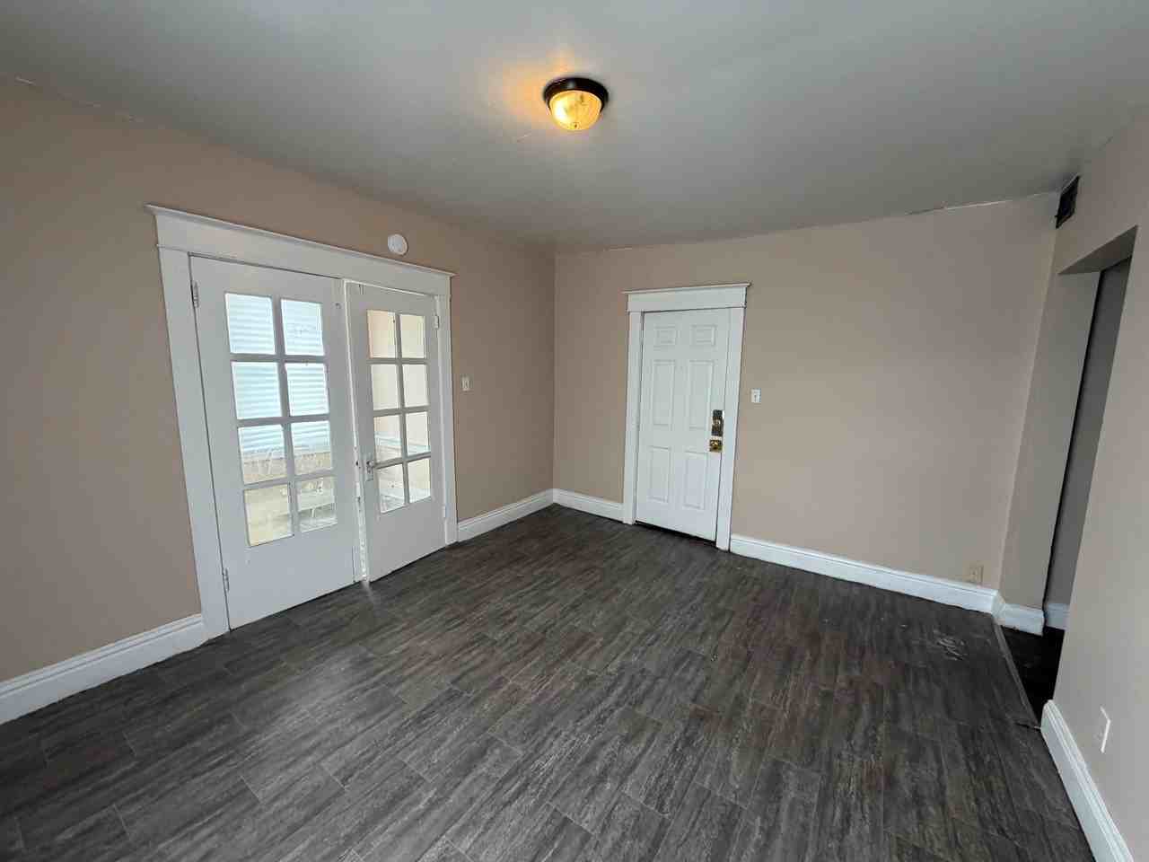 107 E Davis St Apt 2 - Photo 7 of 11