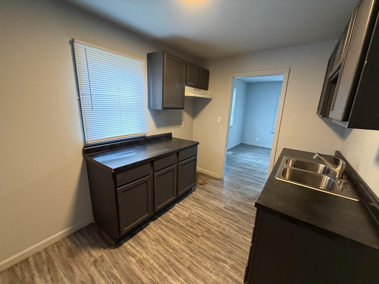 404 Avenue E #A - Photo 3 of 11