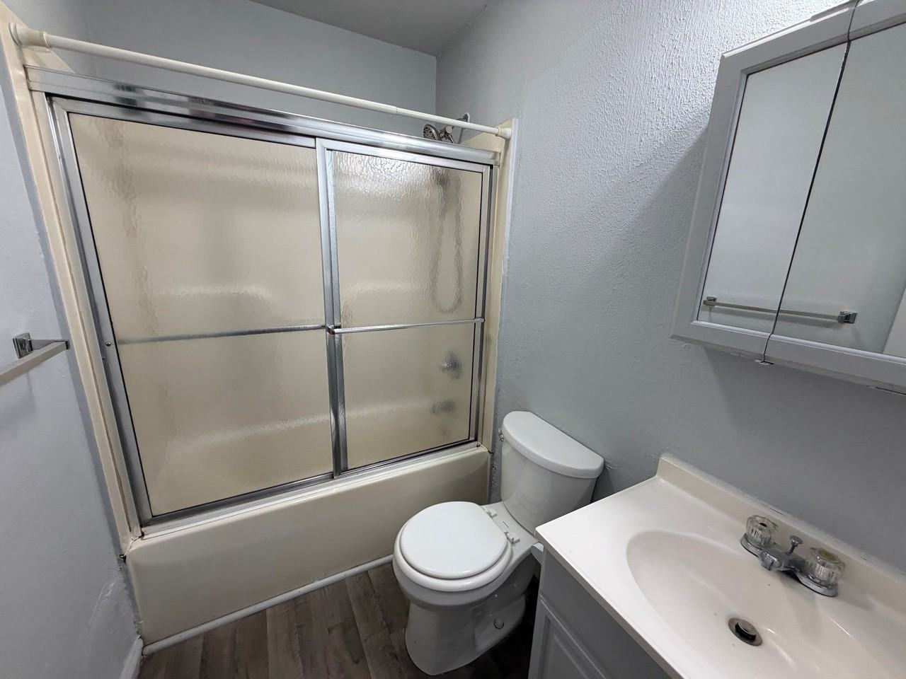 404 Avenue E #A - Photo 4 of 11