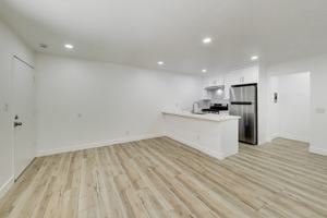 featured image of 3012 E 18th St #17