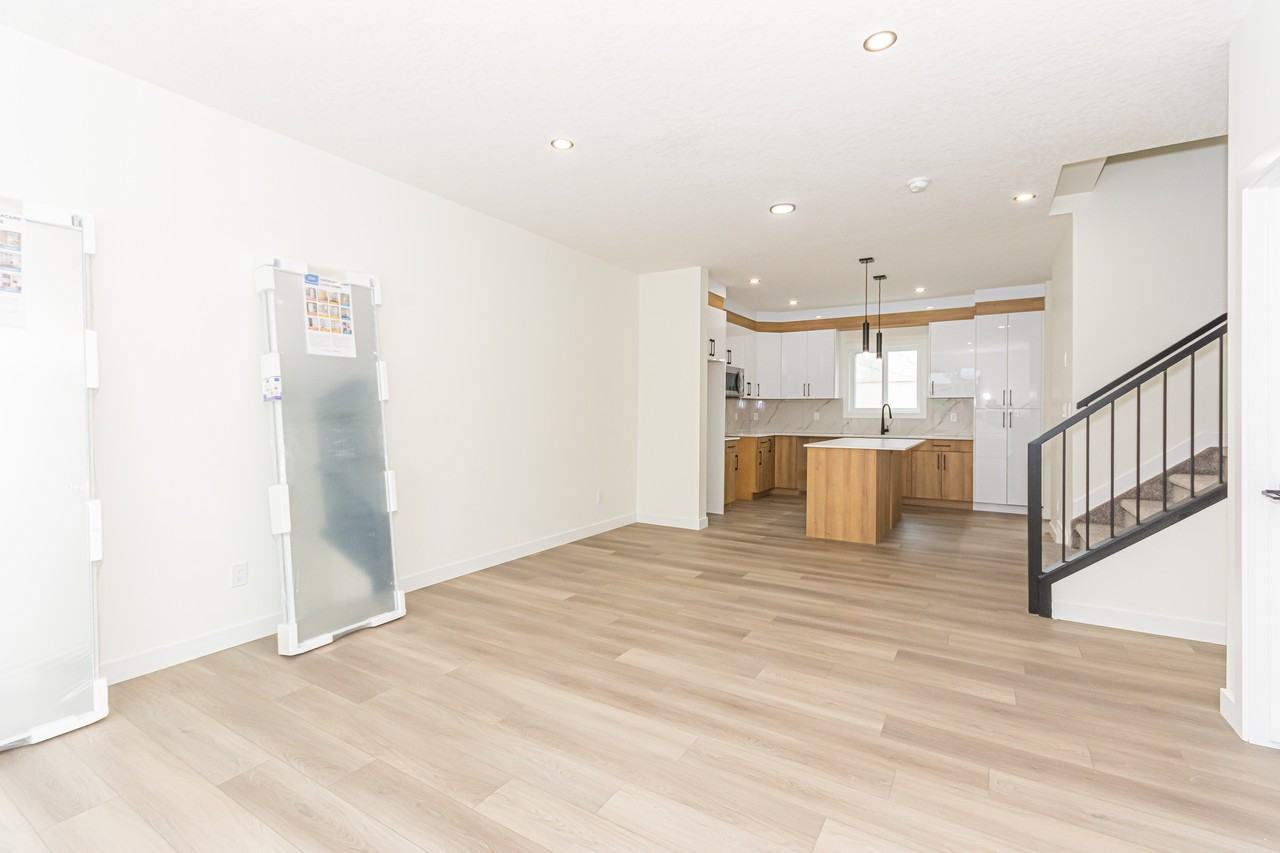 15105 96 Ave Nw #15105MAIN - Photo 3 of 27