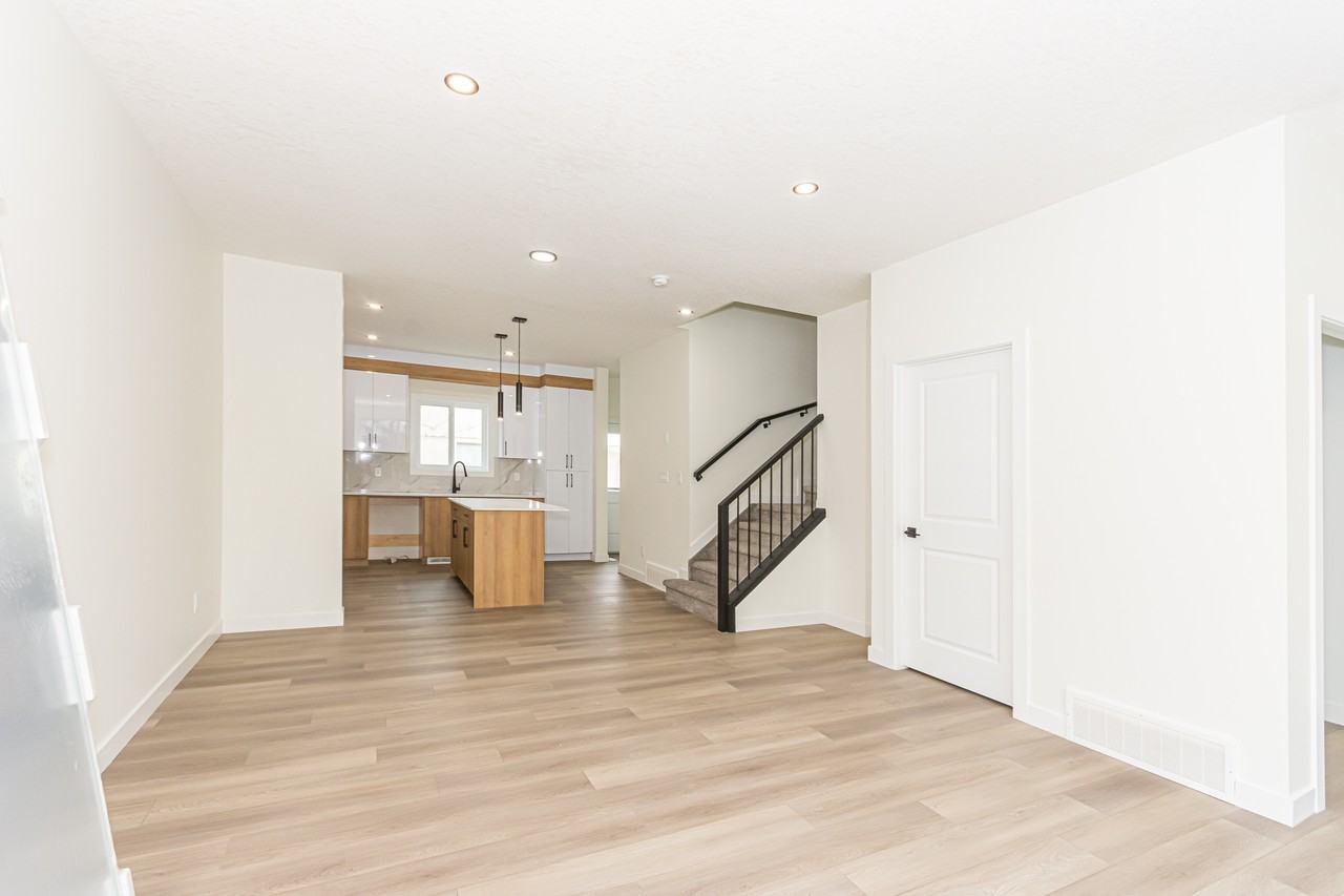 15105 96 Ave Nw #15105MAIN - Photo 4 of 27