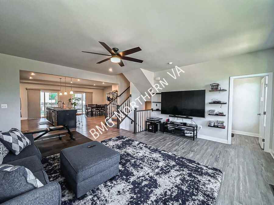 7731 Blackburn Ridge Dr - Photo 4 of 35
