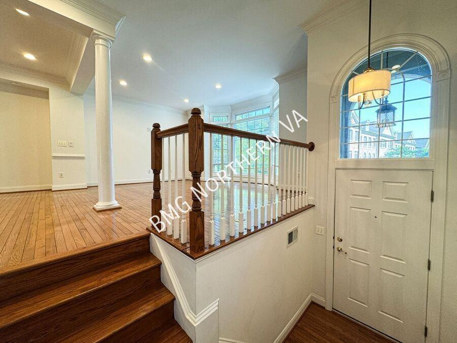 3091 Mckinnon Way - Photo 2 of 37