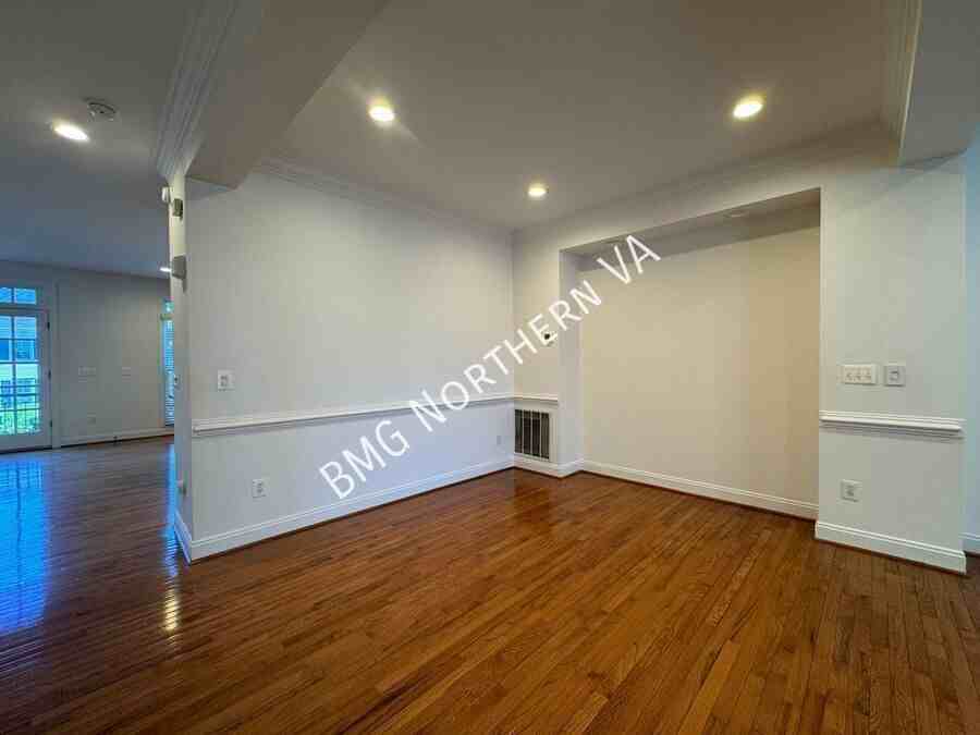 3091 Mckinnon Way - Photo 6 of 37