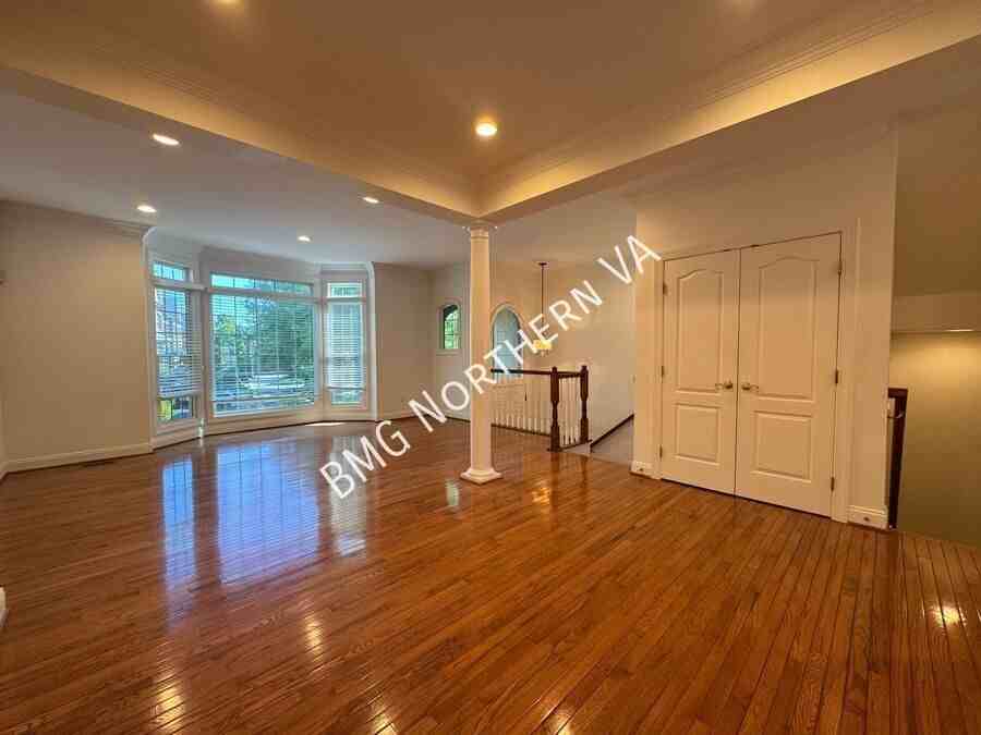 3091 Mckinnon Way - Photo 7 of 37