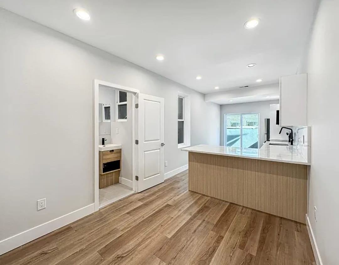 2629 S Hicks St - Photo 4 of 19