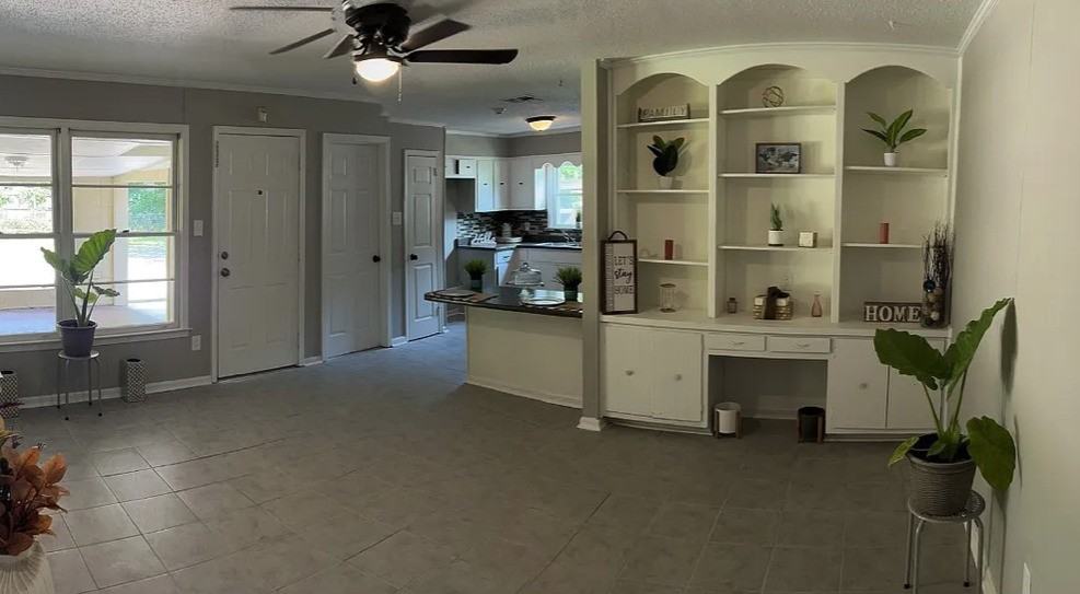 4751 Queensbury Ct - Photo 4 of 9