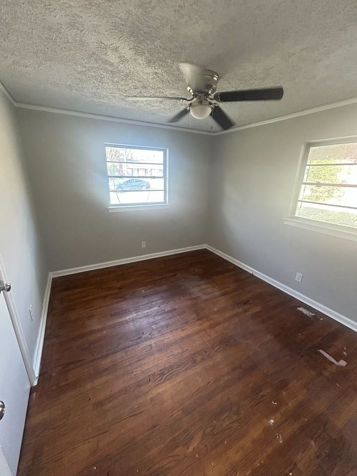 1388 Adrian Ln - Photo 5 of 14