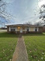 940 Pebblebrook Dr - Photo 1 of 1