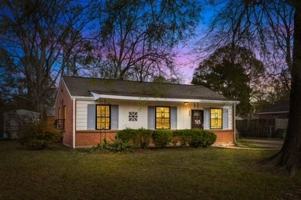 featured image of 4037 Oak St