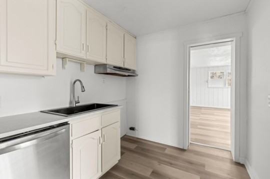 4037 Oak St - Photo 4 of 9