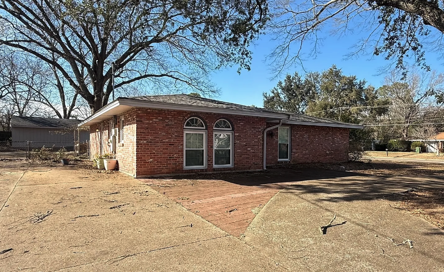 341 N Burbank Dr - Photo 3 of 19
