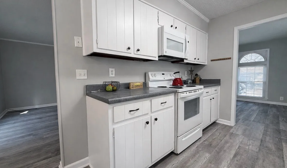 341 N Burbank Dr - Photo 6 of 19