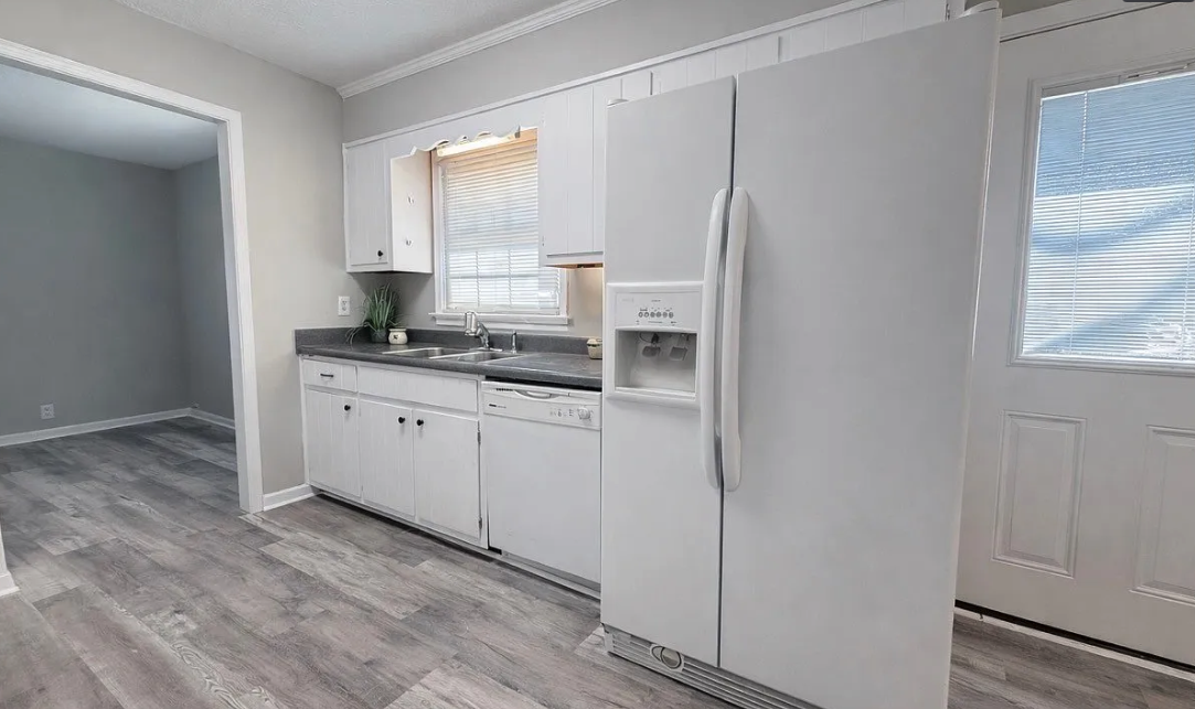 341 N Burbank Dr - Photo 7 of 19