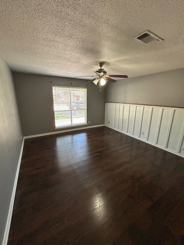728 Amity Ln - Photo 4 of 19