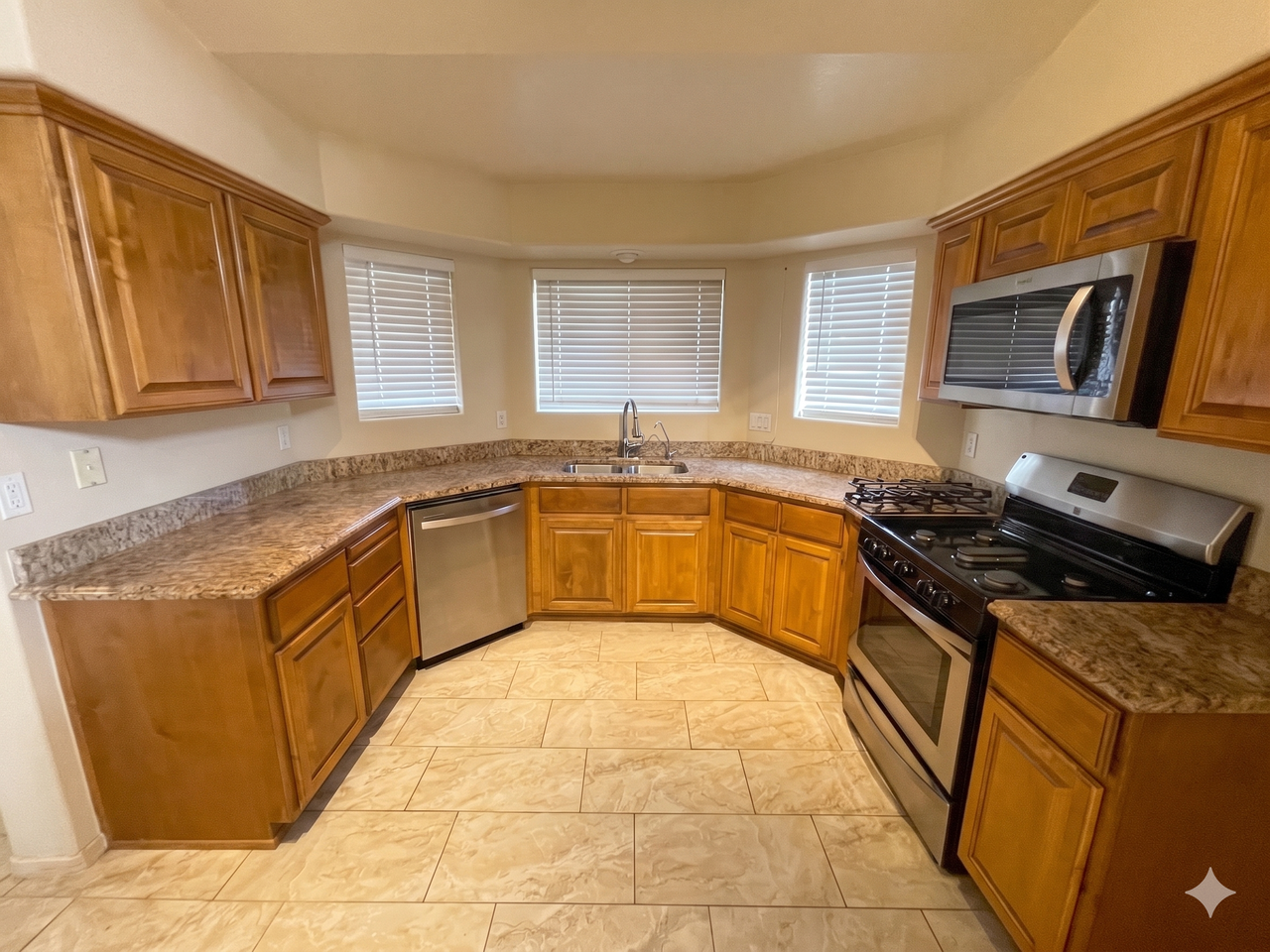 2181 S 37th Ave - Photo 5 of 12