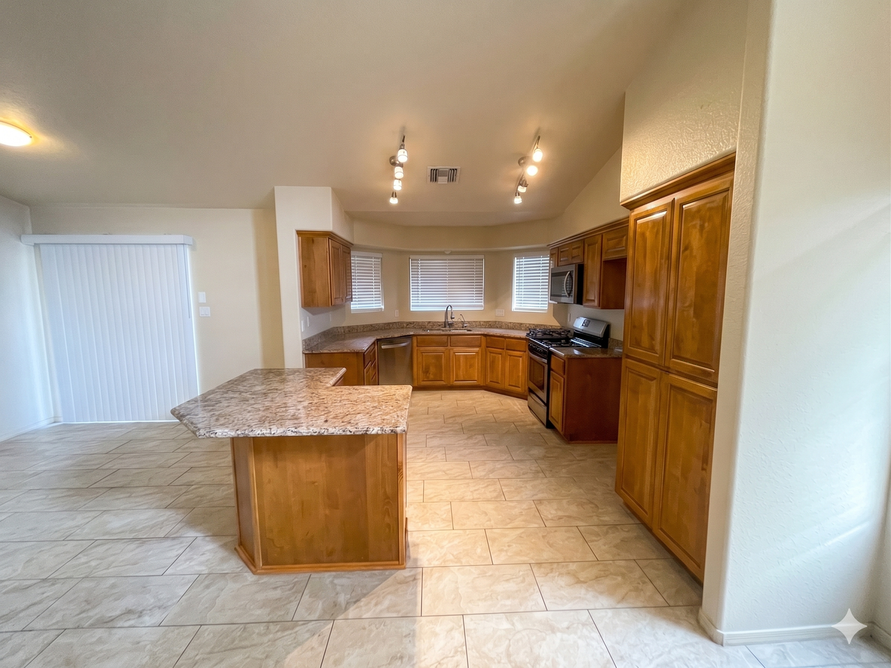 2181 S 37th Ave - Photo 7 of 12