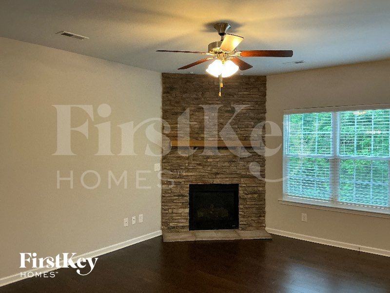 293 Moonstone Ct - Photo 2 of 10