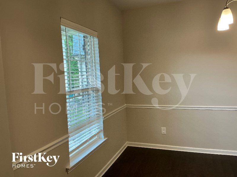 293 Moonstone Ct - Photo 3 of 10