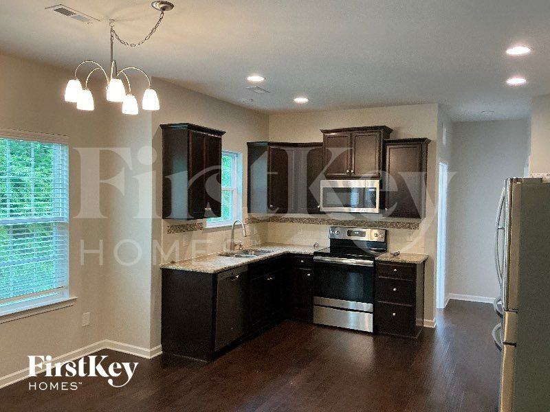 293 Moonstone Ct - Photo 4 of 10