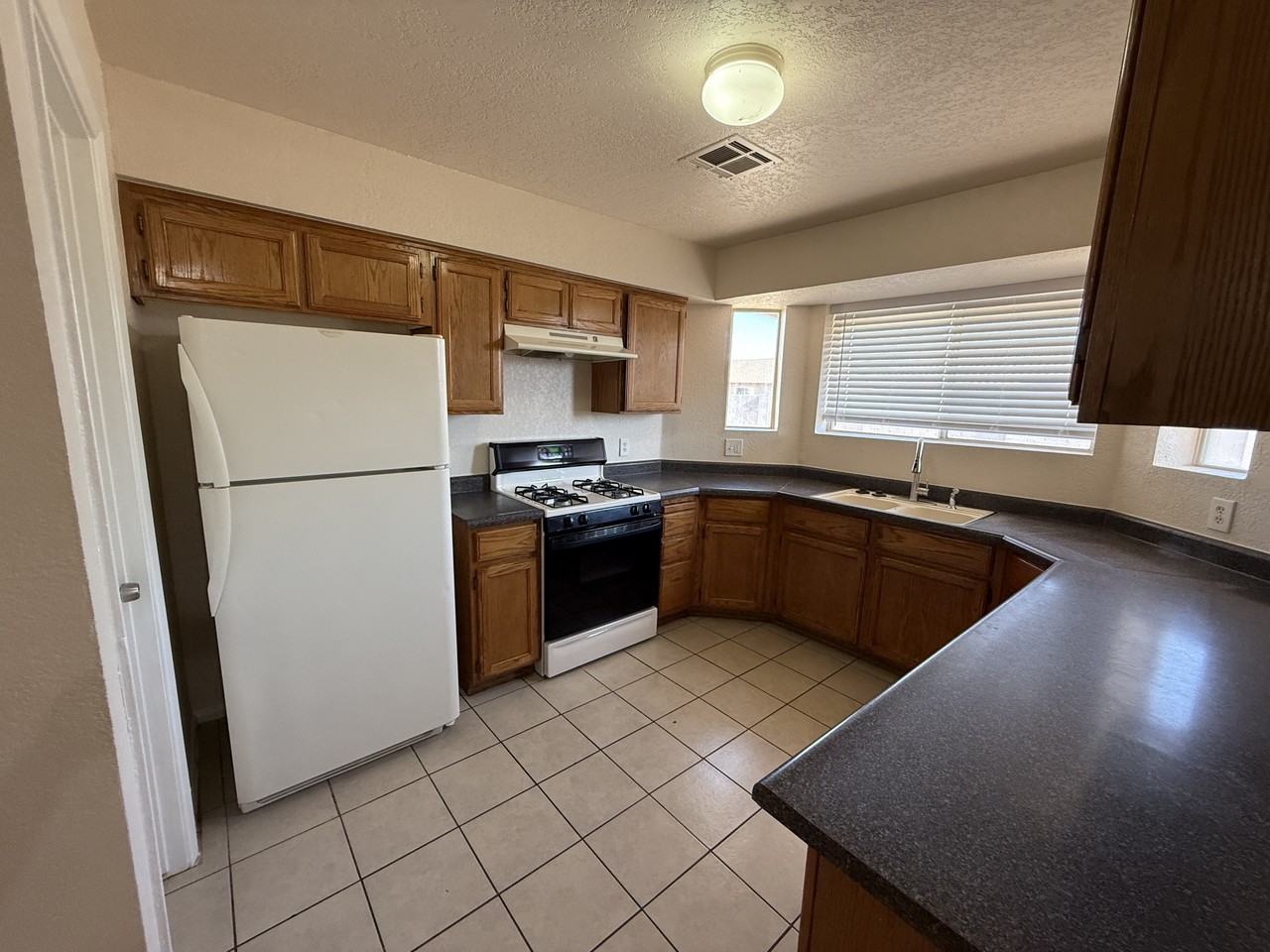 6141 E 40th Pl - Photo 4 of 23