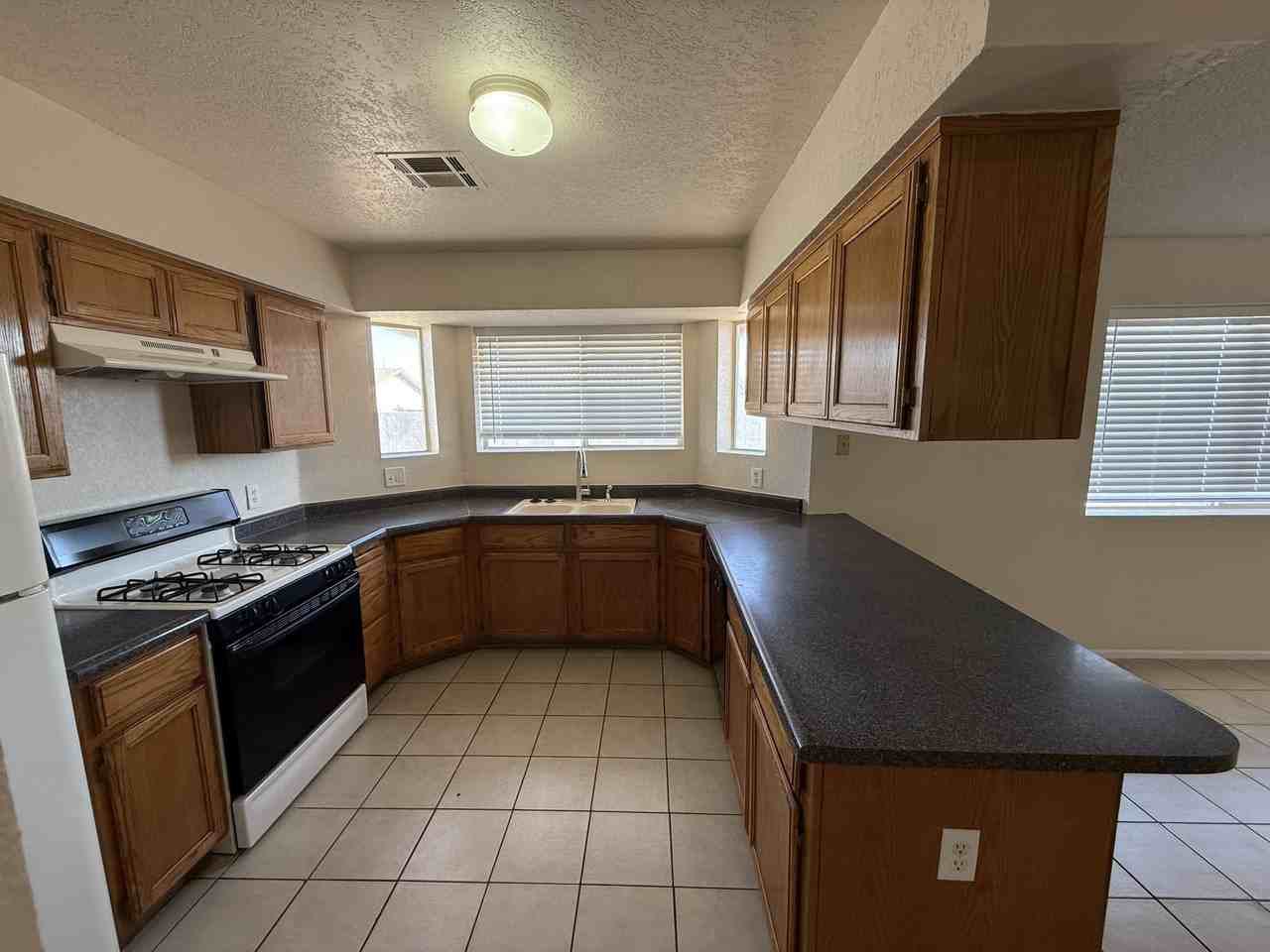 6141 E 40th Pl - Photo 5 of 23