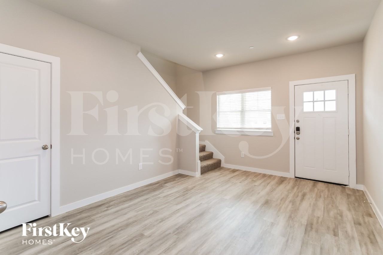 319 Niki Dr - Photo 2 of 19