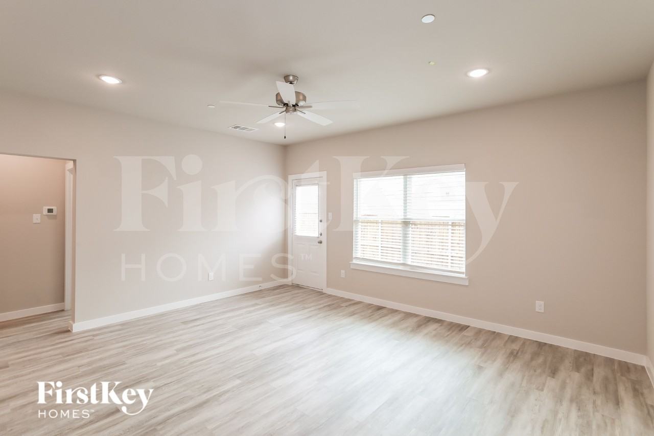 319 Niki Dr - Photo 3 of 19