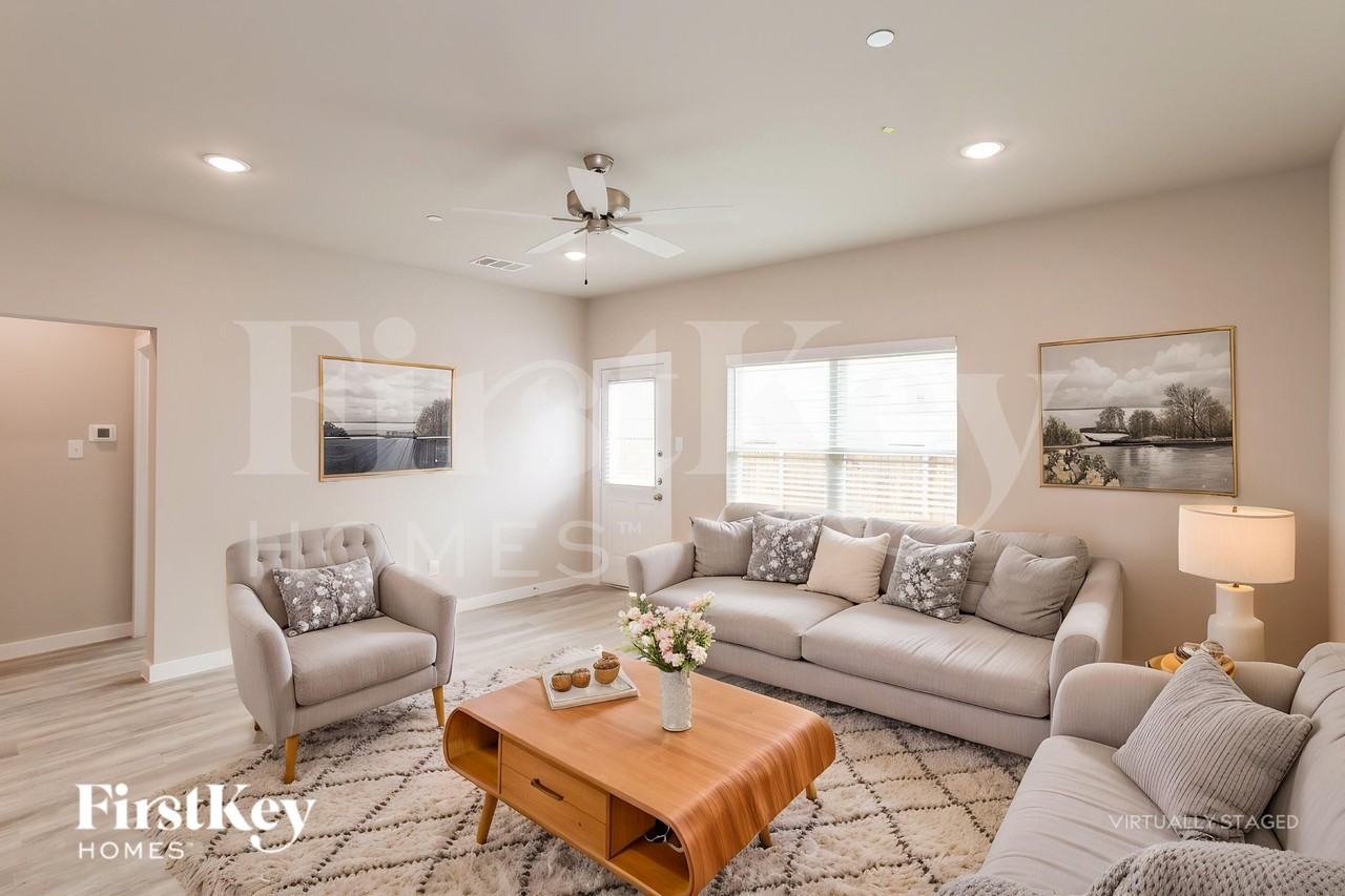 319 Niki Dr - Photo 4 of 19