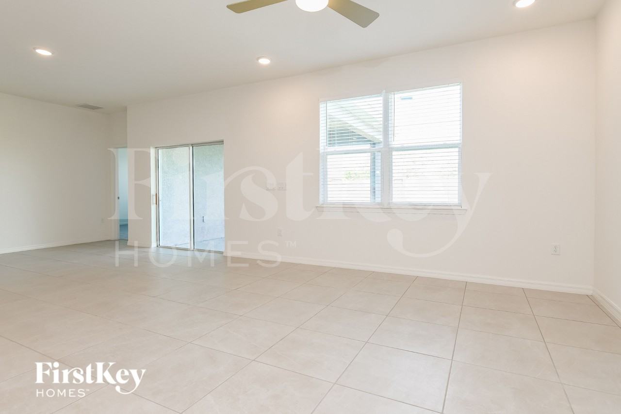 1260 Spokane Pt - Photo 3 of 20