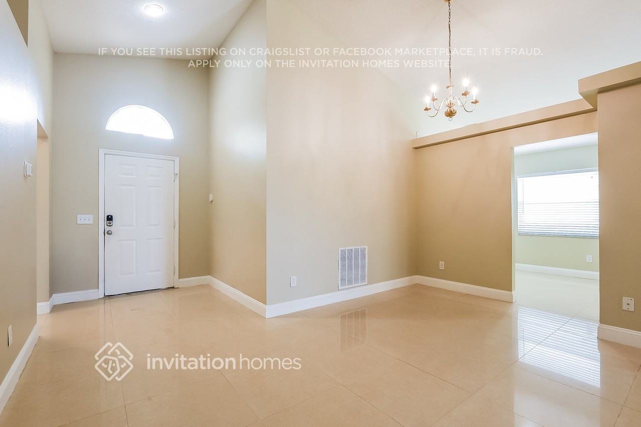 2720 Prestwick Ln - Photo 3 of 17