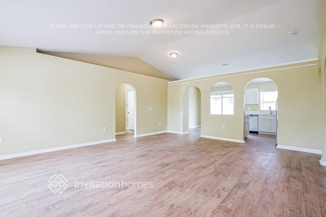 3074 Mapleshade St - Photo 3 of 17