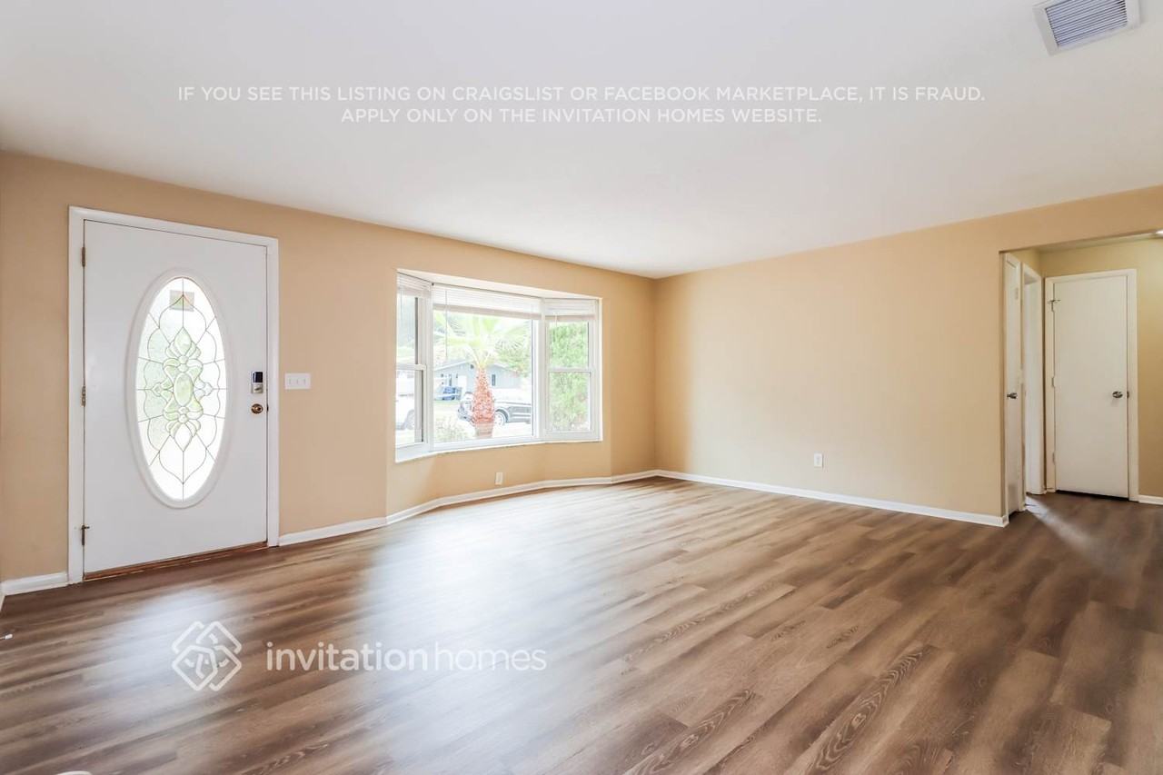 1685 Fortune Dr - Photo 4 of 17