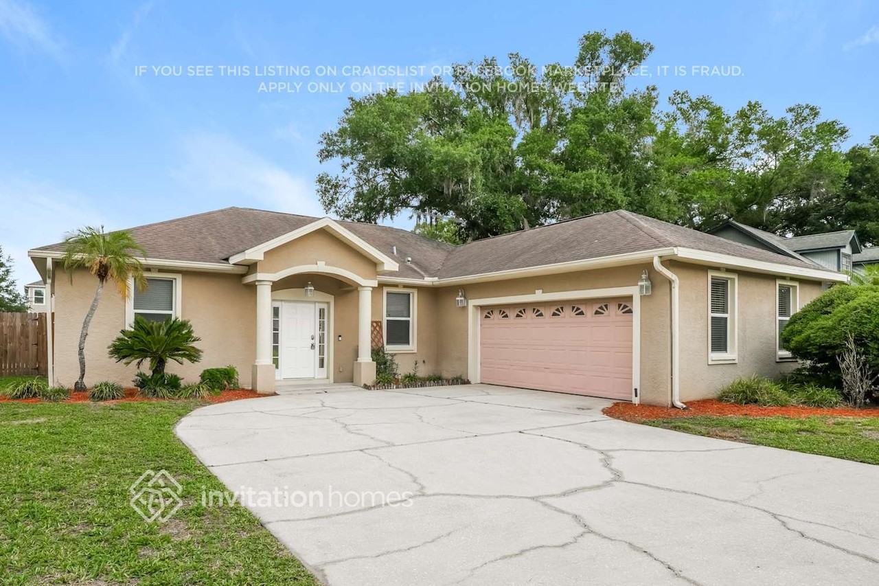 22447 Kingsley Ln - Photo 3 of 17