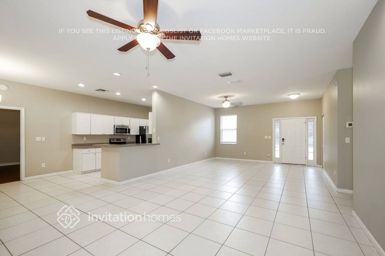 22447 Kingsley Ln - Photo 4 of 17