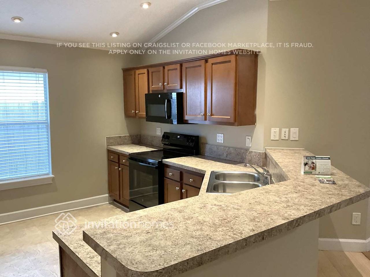 1141 Hidden Cove Cir N - Photo 3 of 11