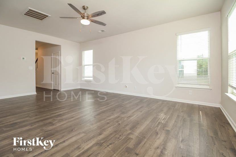 302 Ashborne Ln - Photo 2 of 15