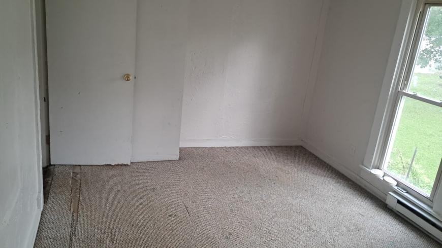 527 N 17th St - Photo 2 of 9