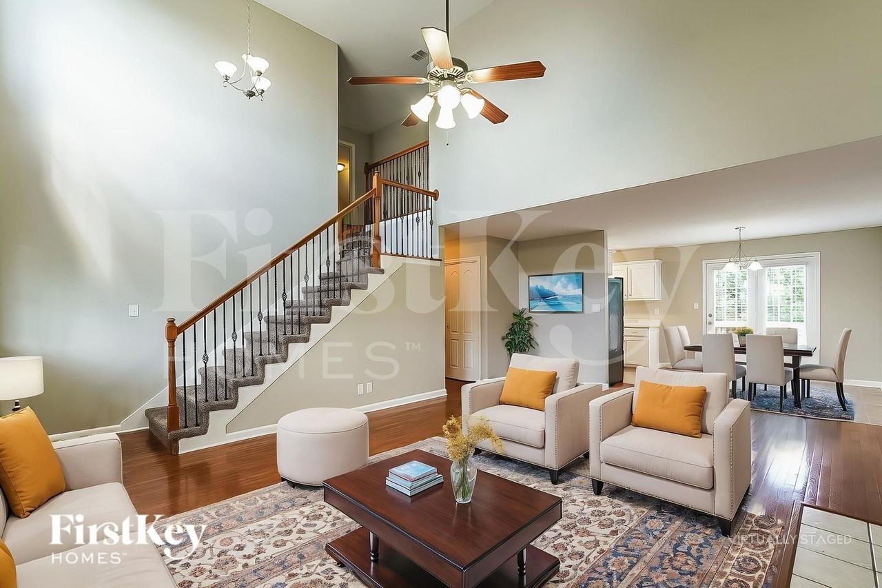 3745 Nadia Dr - Photo 4 of 18