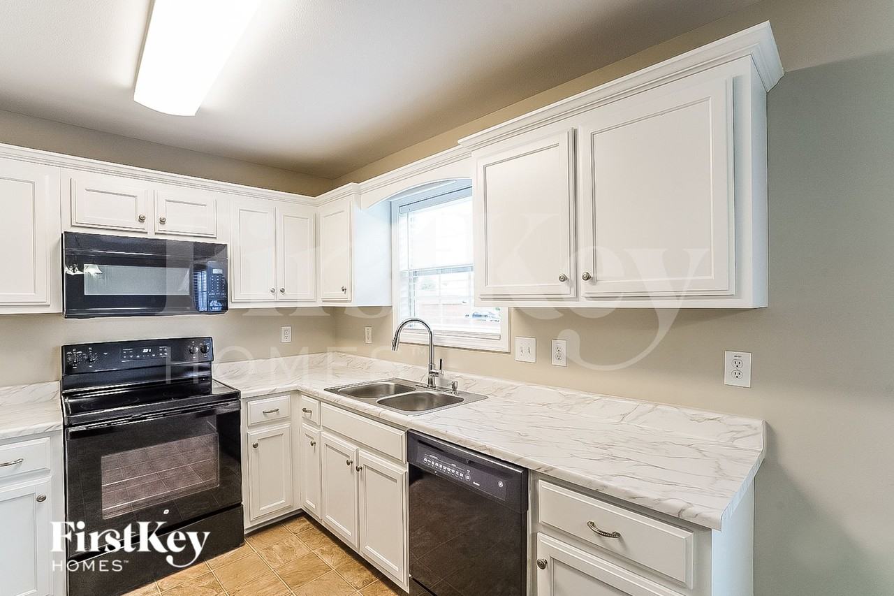 3745 Nadia Dr - Photo 5 of 18