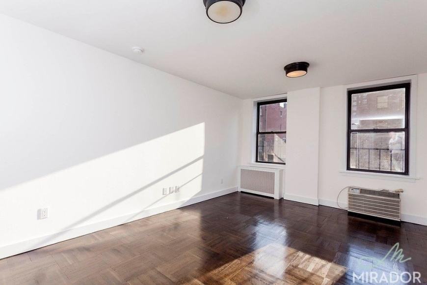 255 W 14th St - Photo 2 of 10