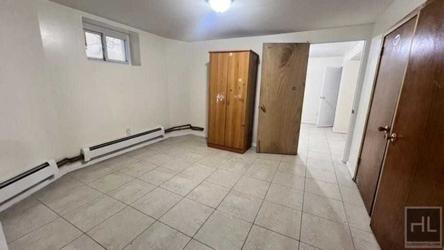 1043 E 14th St - Photo 2 of 10