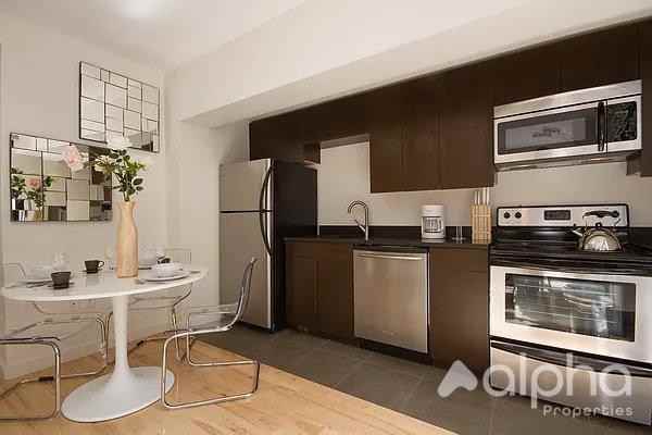 1595 Lexington Ave - Photo 2 of 10