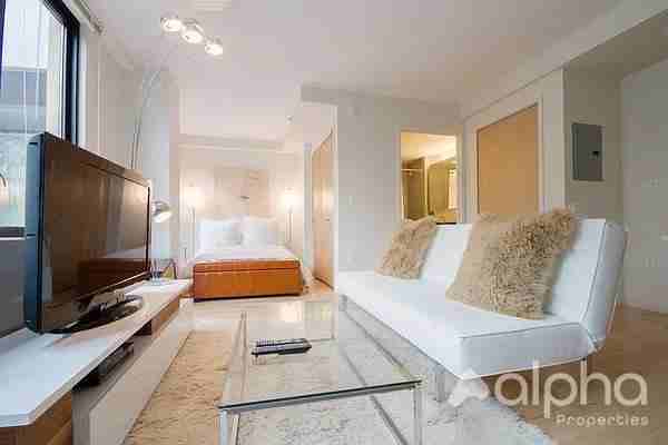 1595 Lexington Ave - Photo 5 of 10