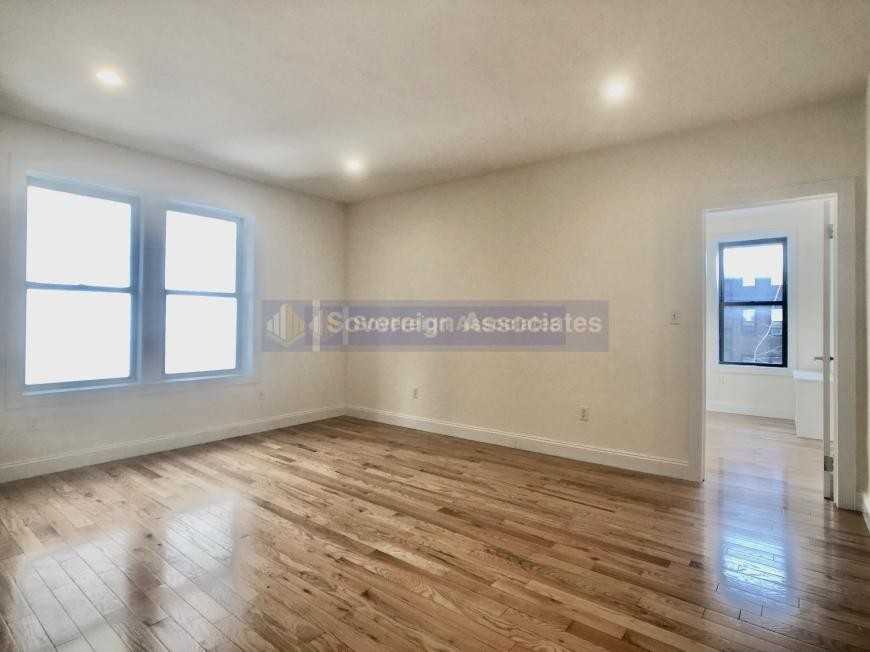 270 Fort Washington Ave - Photo 2 of 10