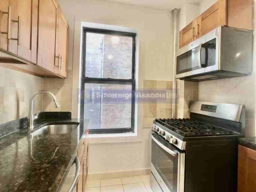 270 Fort Washington Ave - Photo 7 of 10