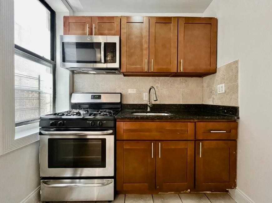 585 W 204th St - Photo 4 of 7