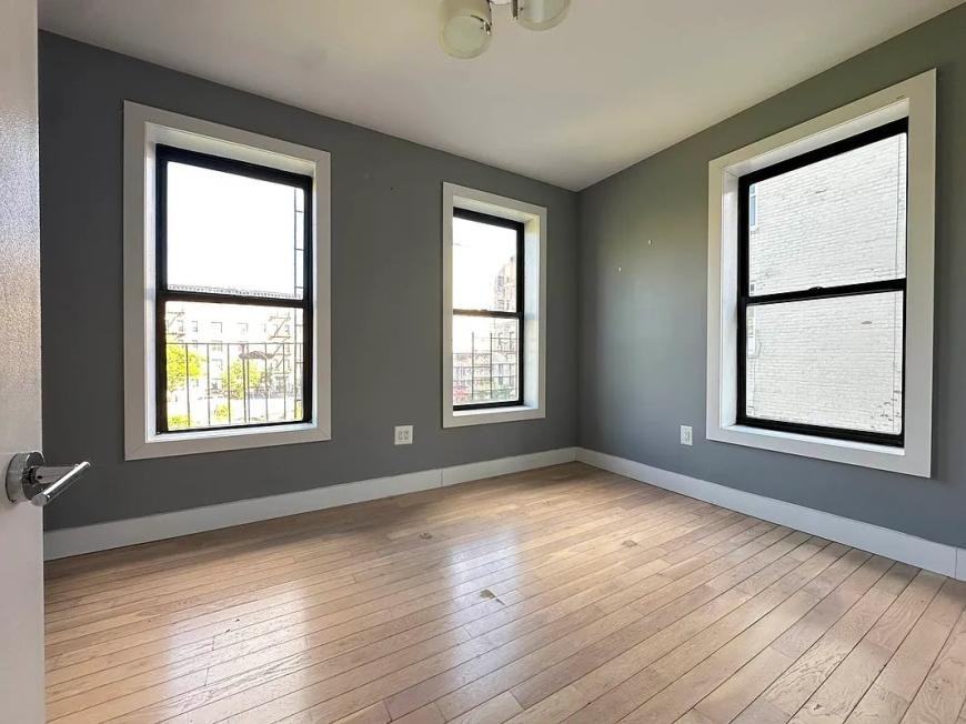 4308 Broadway - Photo 6 of 9