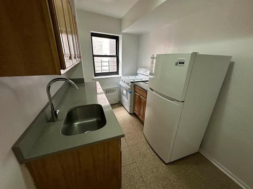 68 W 238th St